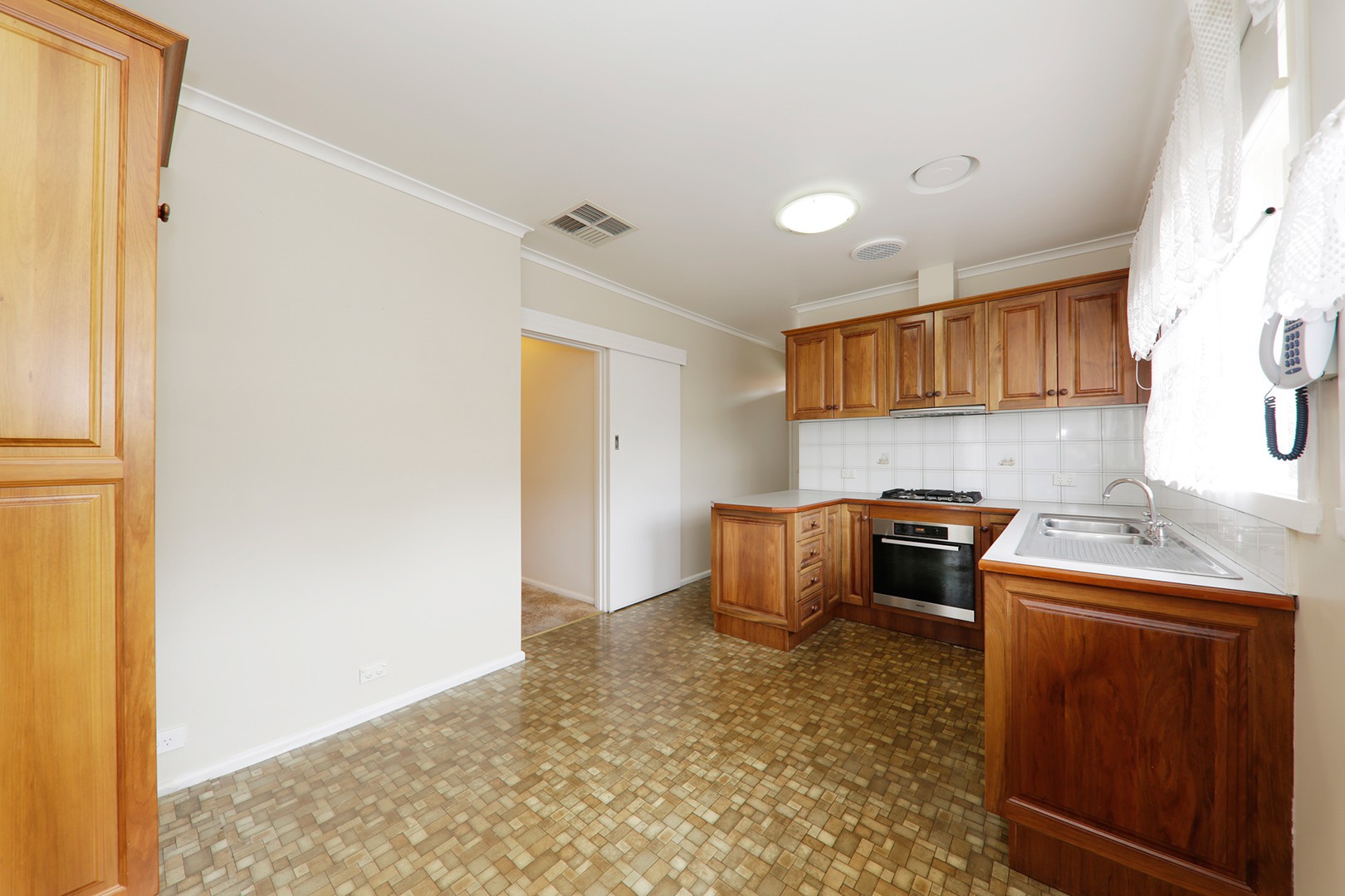 26 Ian Grove, Mount Waverley, VIC 3149 - Thumbnail 2 - 04/01/2021