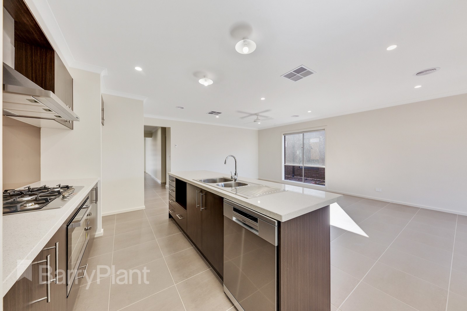 31 Voyager Drive, Fraser Rise, VIC 3336 - Thumbnail 2 - 05/01/2021