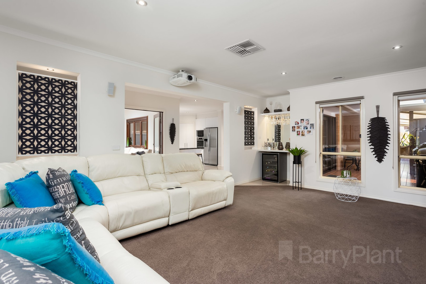 97 Middle Park DriveSanctuary Lakes, VIC 3030, Sanctuary Lakes - Thumbnail 3