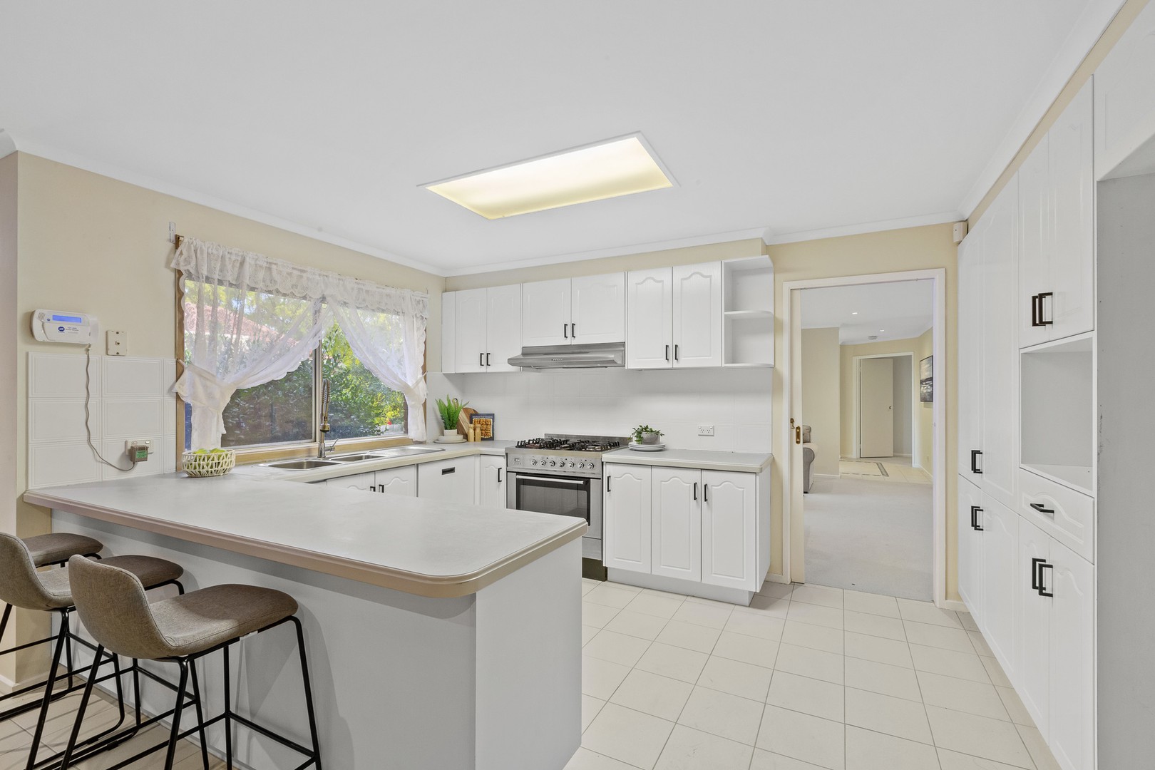 6 Camelot PlaceHillside, VIC 3037, Hillside - Thumbnail 3