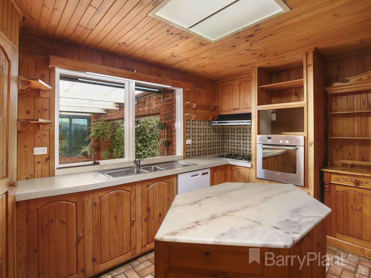 7 Moomba Court, Croydon, VIC 3136 - Thumbnail 2 - 13/01/2021