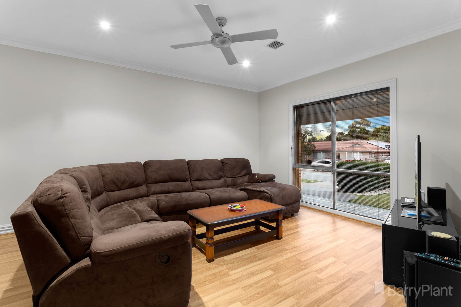 11 London CrescentNarre Warren, VIC 3805, Narre Warren - Thumbnail 2