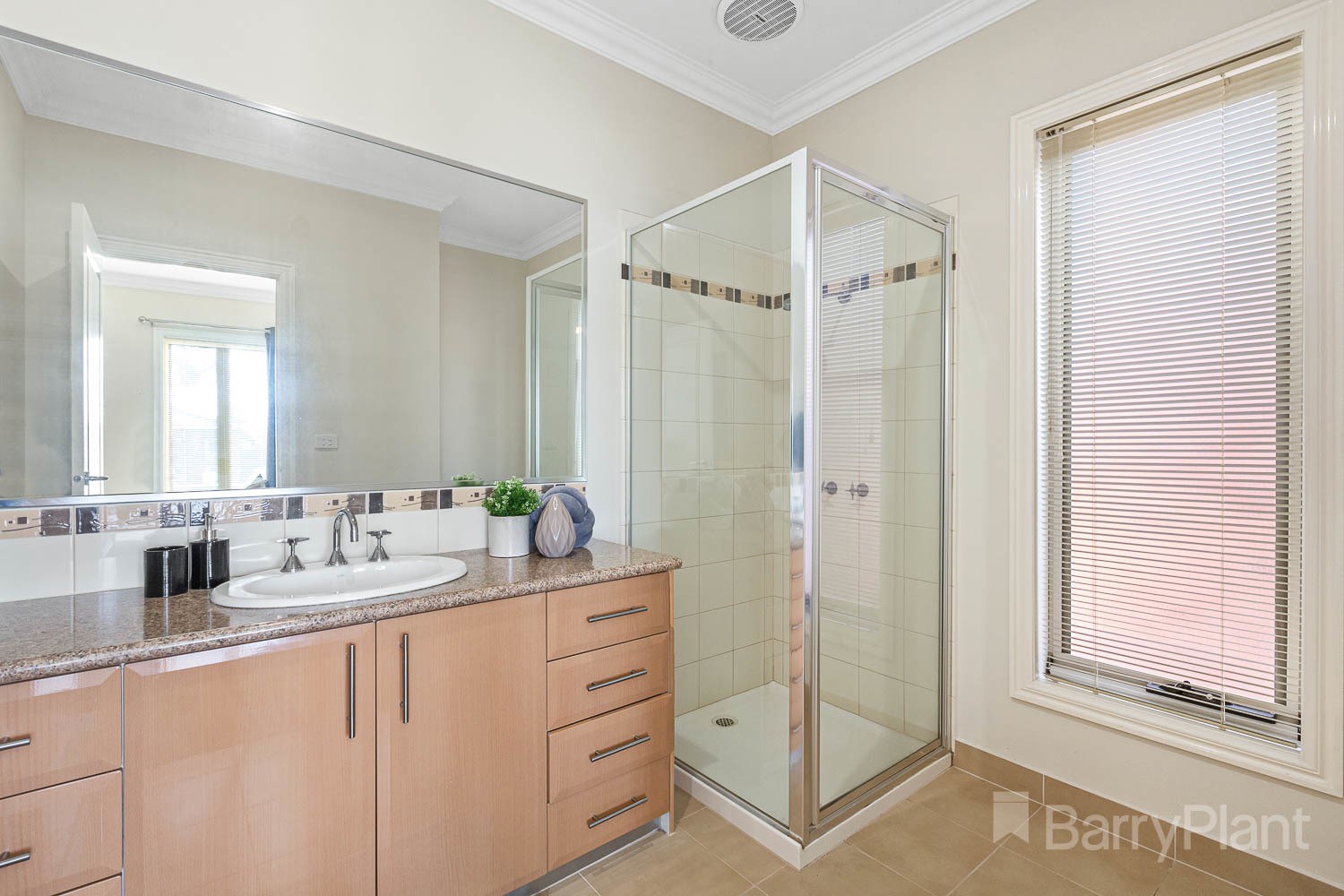 18 Buvelot CrescentCaroline Springs, VIC 3023, Caroline Springs - Thumbnail 8