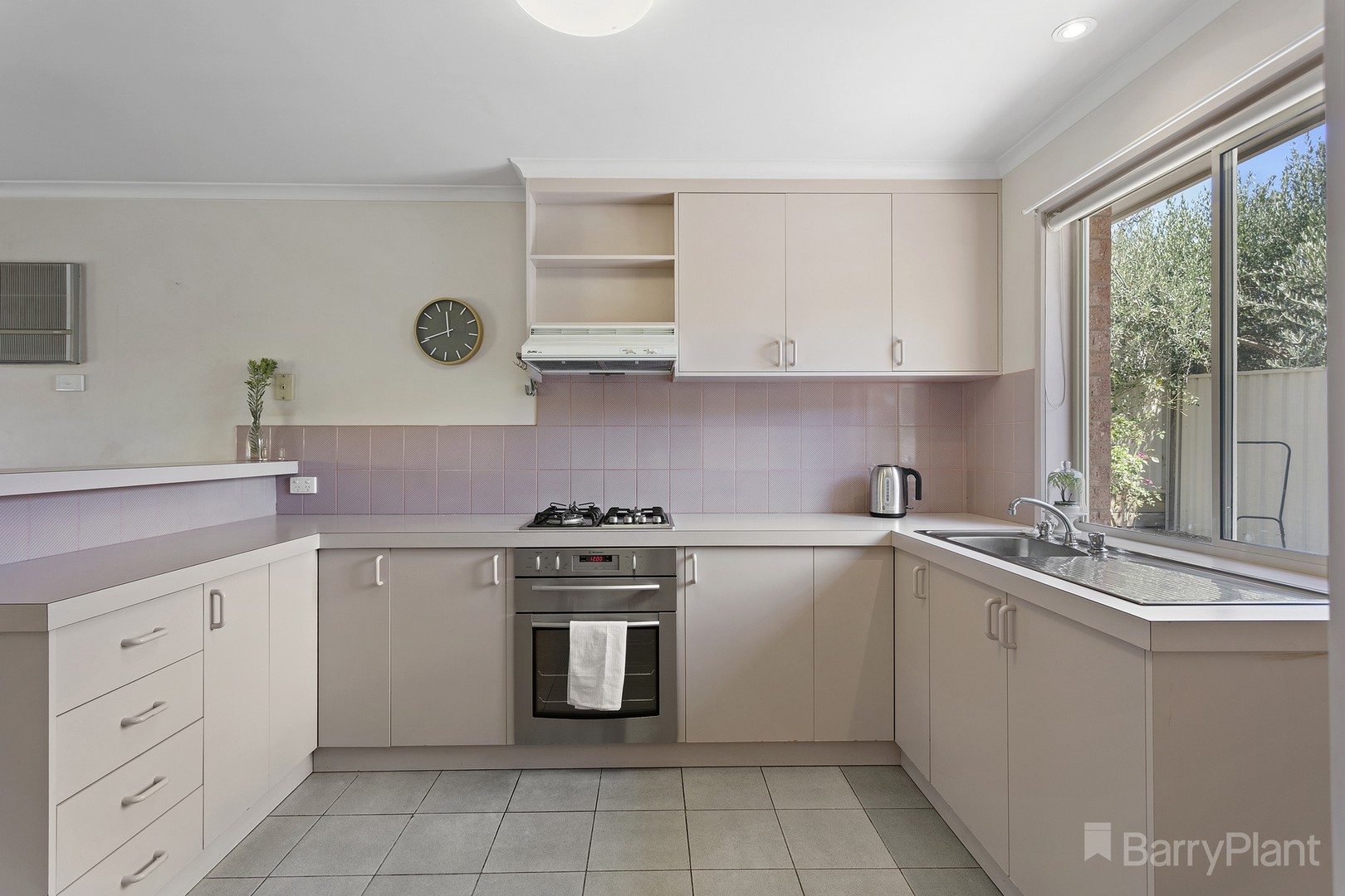 2/3 Stanley Avenue, Spring Gully, VIC 3550 - Thumbnail 2 - 18/01/2021