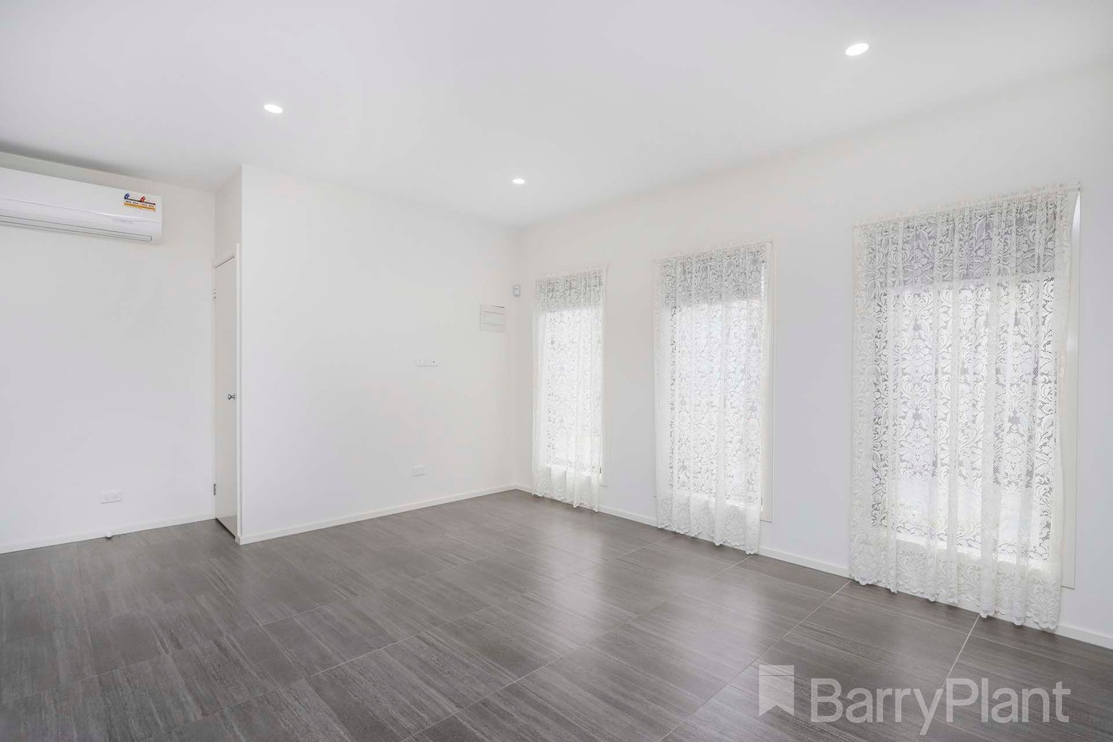 2/27 Ainsworth Street, Sunshine West, VIC 3020 - Thumbnail 2 - 19/01/2021