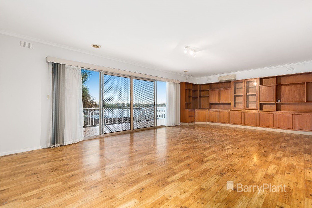 15 Rathmullen Quadrant, Doncaster, VIC 3108 - Thumbnail 2 - 19/01/2021