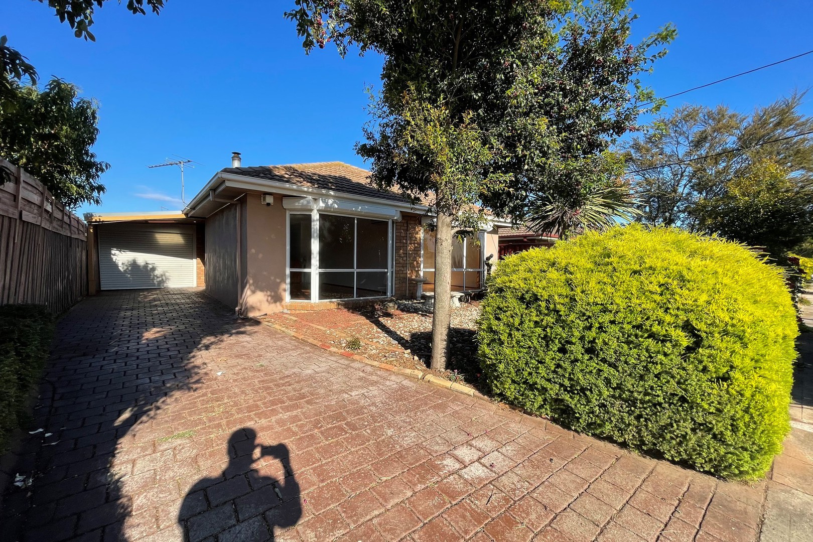 1 Henry Drive, Altona Meadows, VIC 3028 - Thumbnail 1 - 20/01/2021