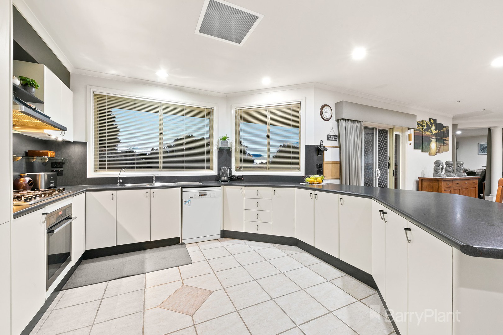 24 Clarinda DriveNarre Warren, VIC 3805, Narre Warren - Thumbnail 4