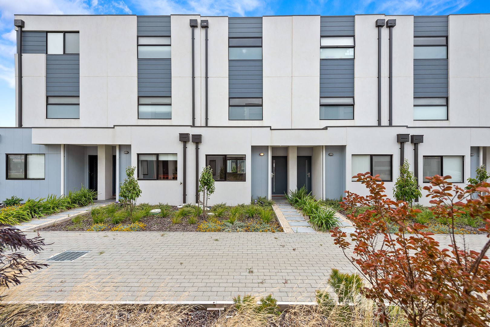 8 Hedge PlacePakenham, VIC 3810, Pakenham - Thumbnail 2
