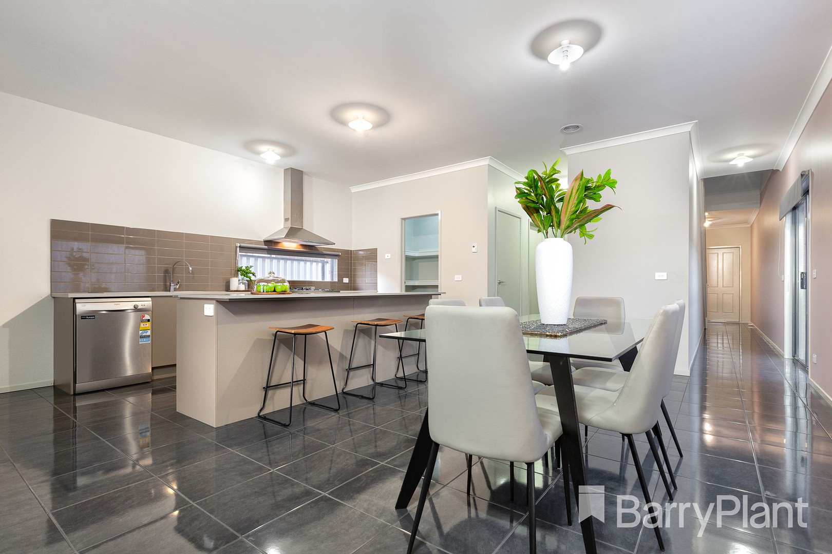 16 Soho Court, Keysborough, VIC 3173 - Thumbnail 2 - 22/01/2021