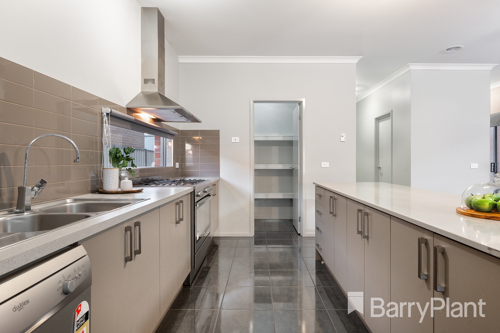 16 Soho CourtKeysborough, VIC 3173, Keysborough - Thumbnail 3