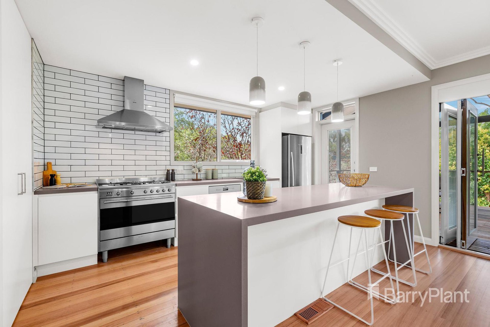 27 Fricker Avenue, Greensborough, VIC 3088 - Thumbnail 2 - 25/01/2021