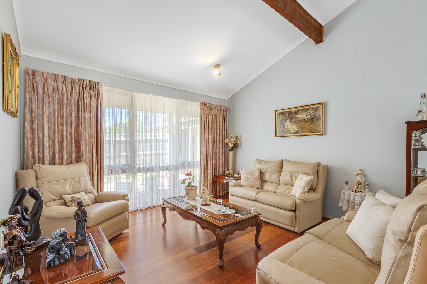 10 Mungana CourtTaylors Lakes, VIC 3038, Taylors Lakes - Thumbnail 2