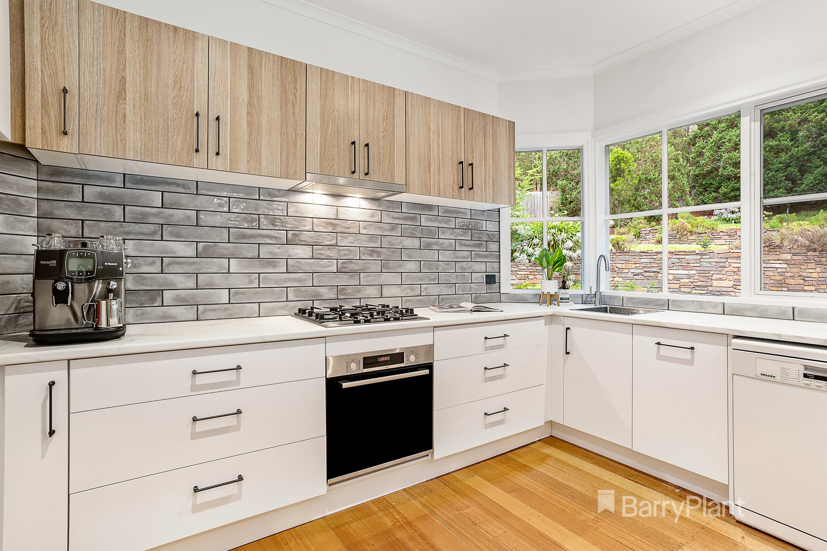 33 Ridgeview Street, Eltham, VIC 3095, Eltham - Thumbnail 2