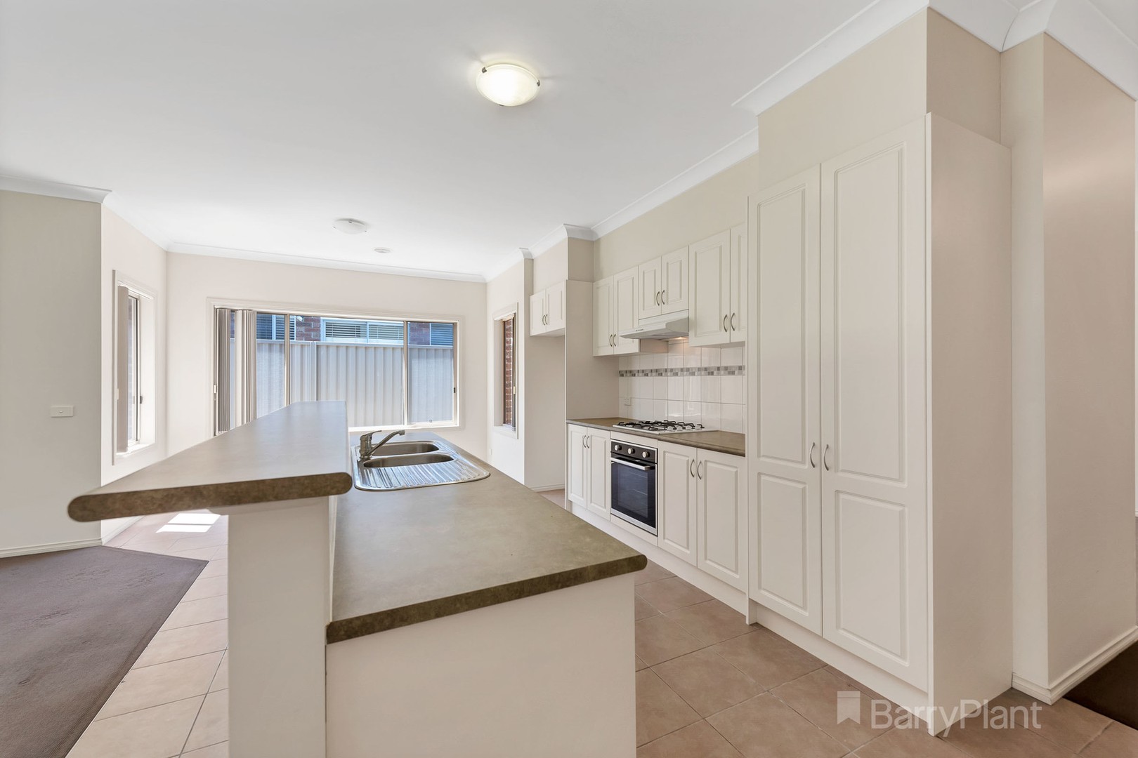6 Petrel Circuit, Pakenham, VIC 3810 - Thumbnail 1 - 01/02/2021