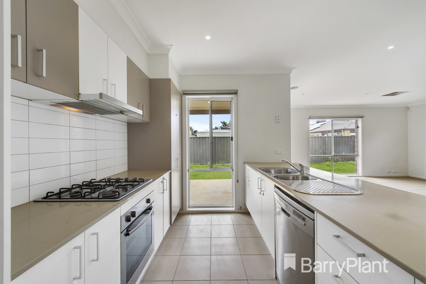 8 Edenvale StreetManor Lakes, VIC 3024, Manor Lakes - Thumbnail 2