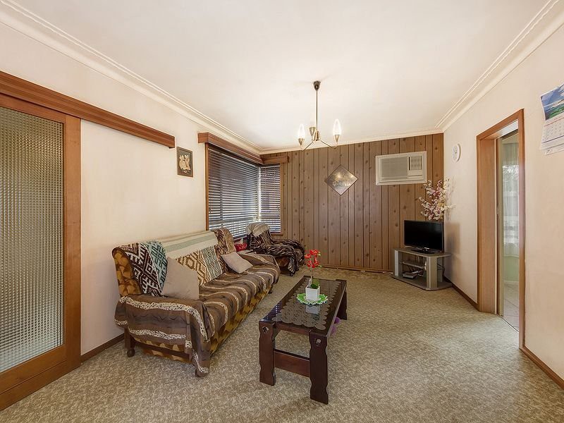 18 Thorndon Drive, St Albans, VIC 3021 - Thumbnail 2 - 02/02/2021