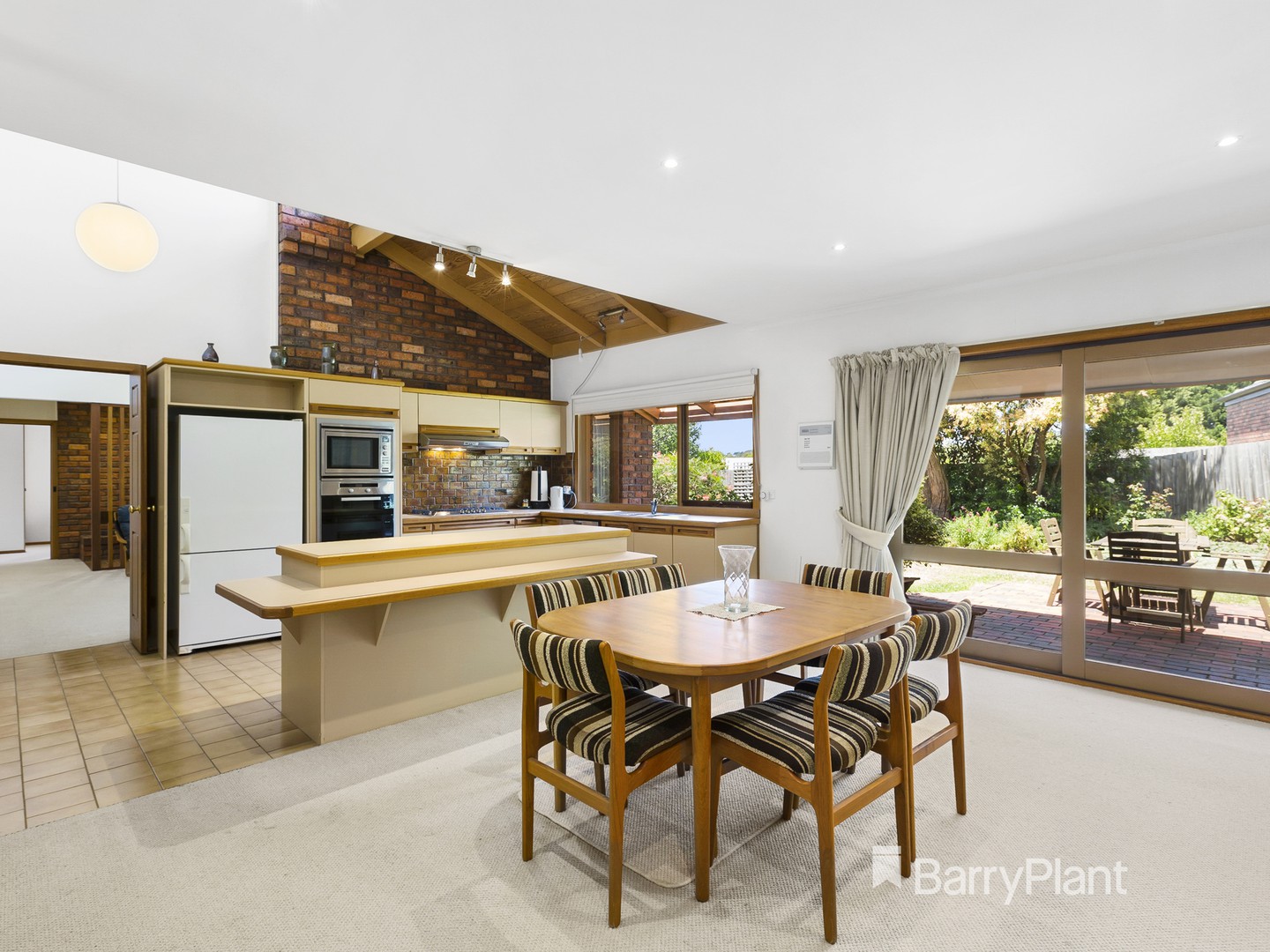 8 Larkin Court, Doncaster East, VIC 3109, Doncaster East - Thumbnail 3