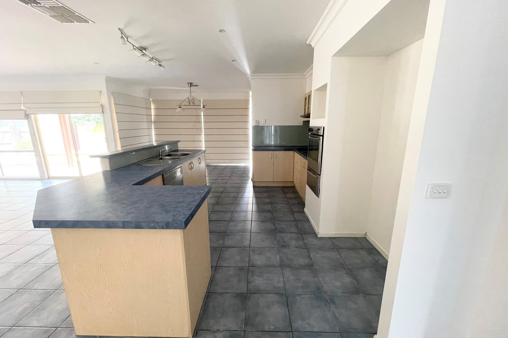 7 Rowlandson Place, Taylors Lakes, VIC 3038 - Thumbnail 2 - 03/02/2021