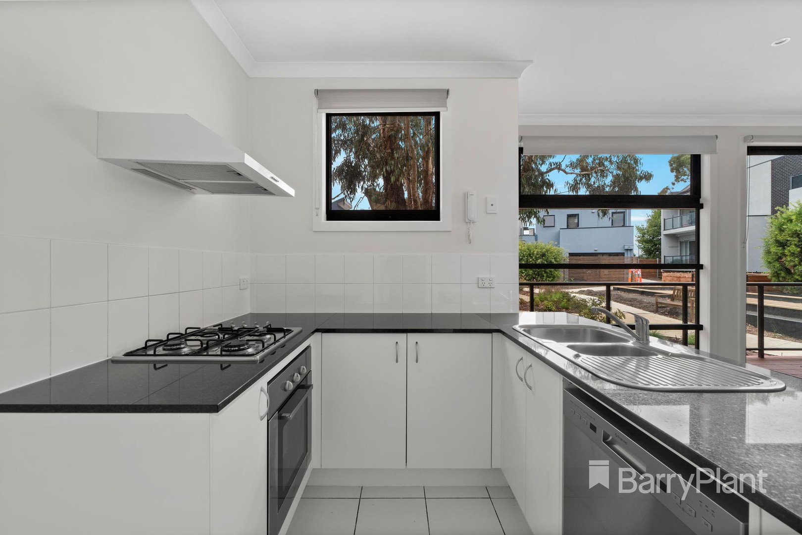 4/28 Diamond Boulevard, Greensborough, VIC 3088 - Thumbnail 2 - 03/02/2021