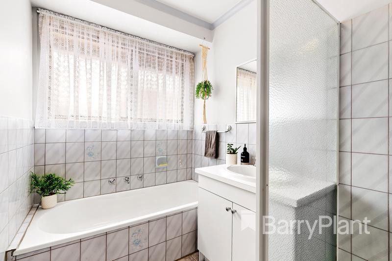 67 Hurlstone CrescentMill Park, VIC 3082, Mill Park - Thumbnail 8