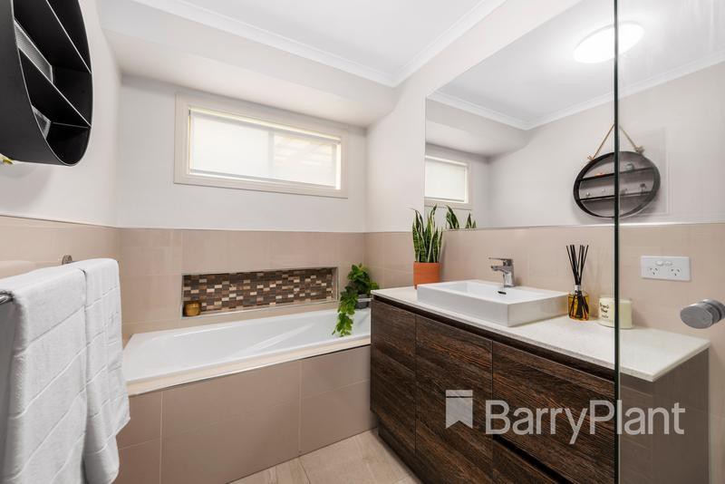 16 Teatree DriveSouth Morang, VIC 3752, South Morang - Thumbnail 8