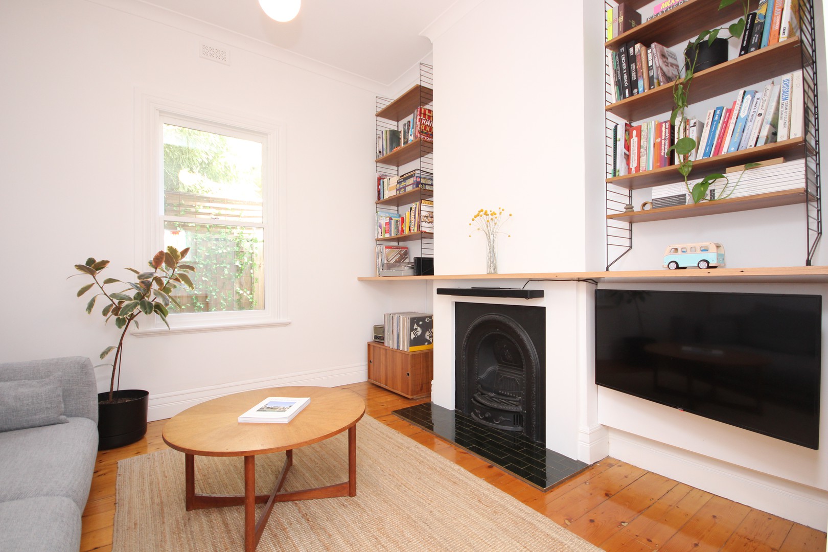 15 Victoria  Street, Rippleside, VIC 3215 - Thumbnail 2 - 05/02/2021