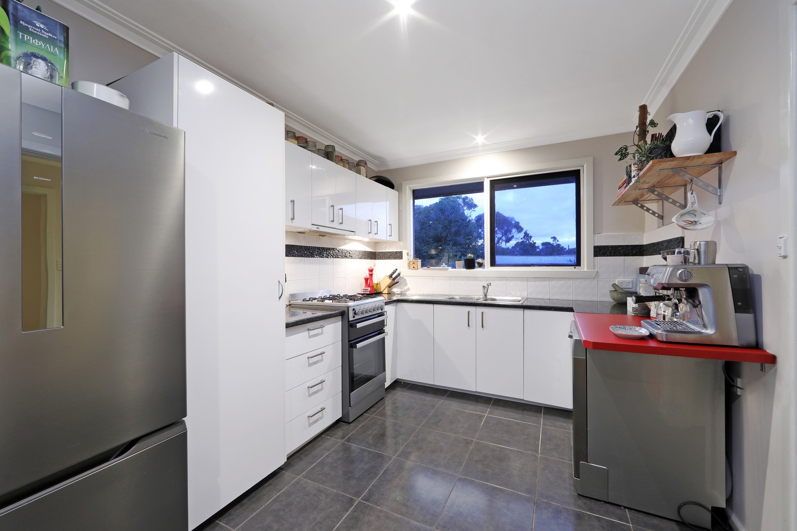 5 Silverton Drive, Ferntree Gully, VIC 3156 - Thumbnail 2 - 10/02/2021