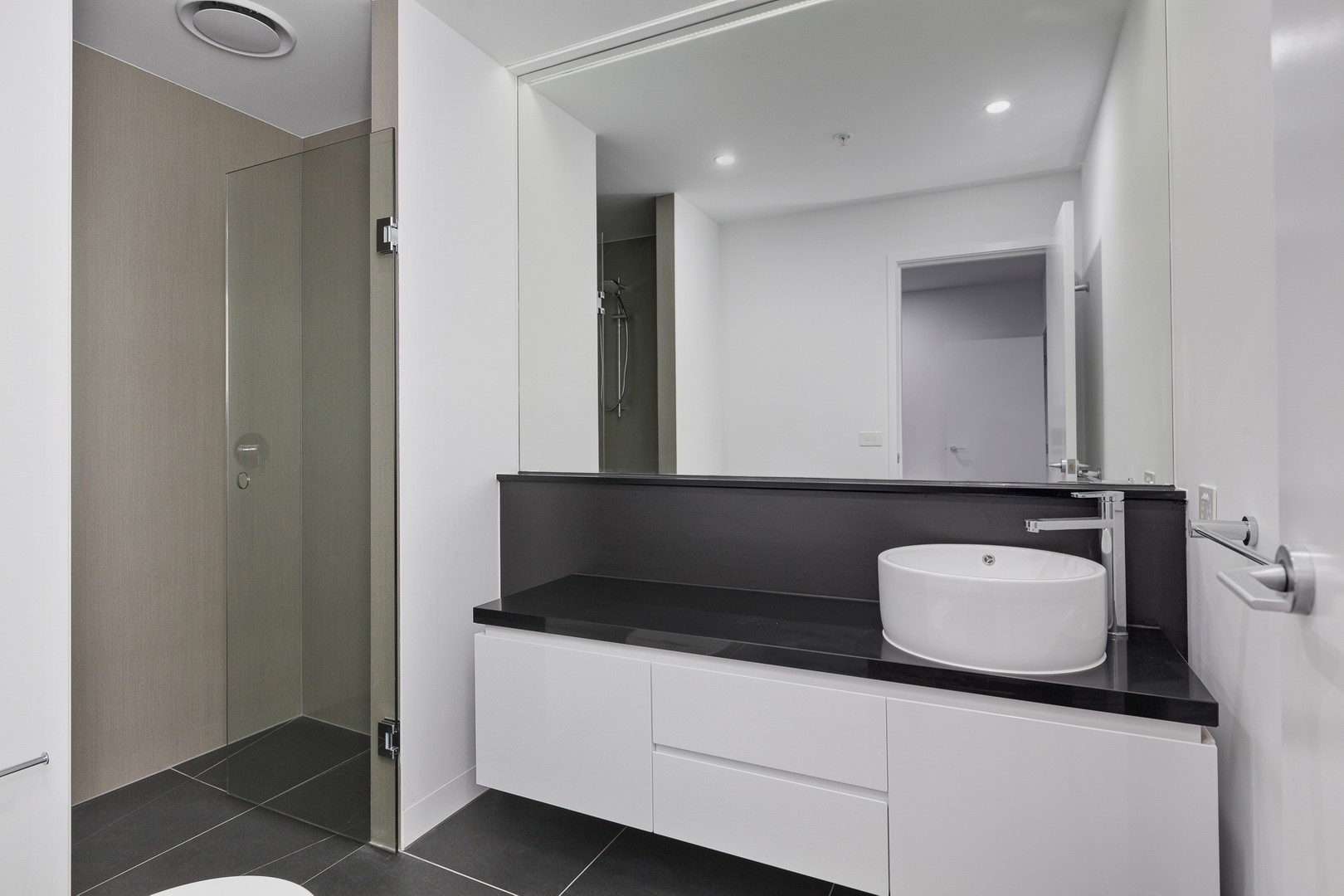 607/5 Sovereign Point Court, Doncaster, VIC 3108, Doncaster - Thumbnail 3