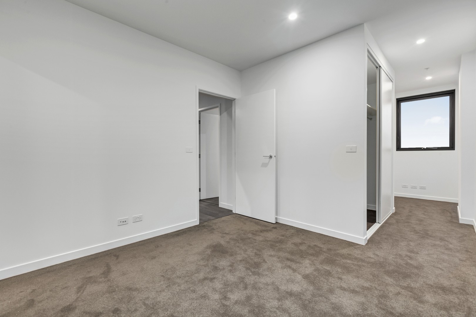 607/5 Sovereign Point Court, Doncaster, VIC 3108, Doncaster - Thumbnail 4