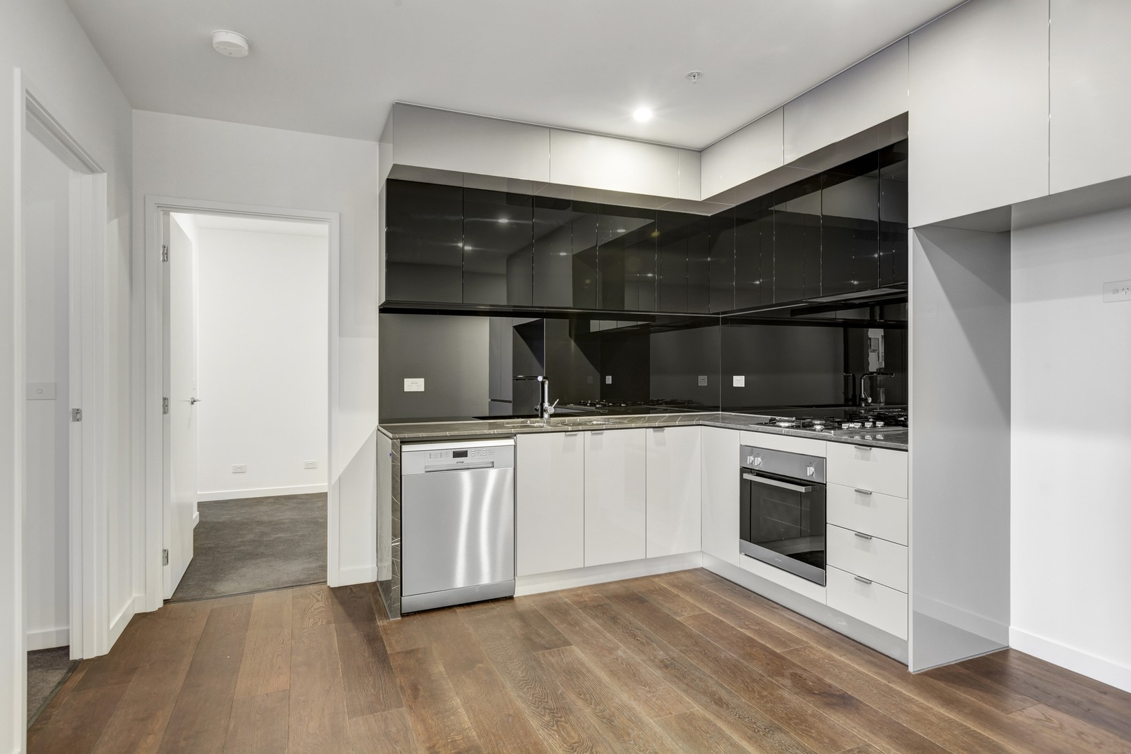 607/5 Sovereign Point Court, Doncaster, VIC 3108, Doncaster - Thumbnail 6