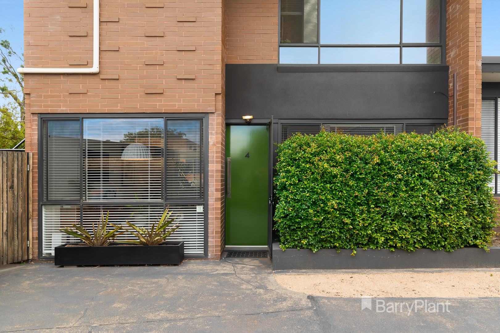 4/2 Ashmore Avenue, Mordialloc, VIC 3195 - Thumbnail 2 - 11/02/2021