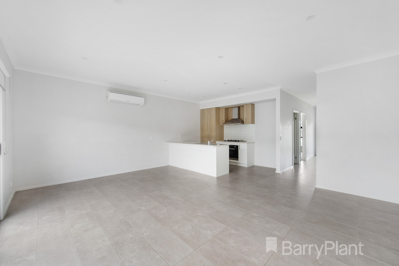 76 Treeve Parkway, Werribee, VIC 3030 - Thumbnail 2 - 11/02/2021