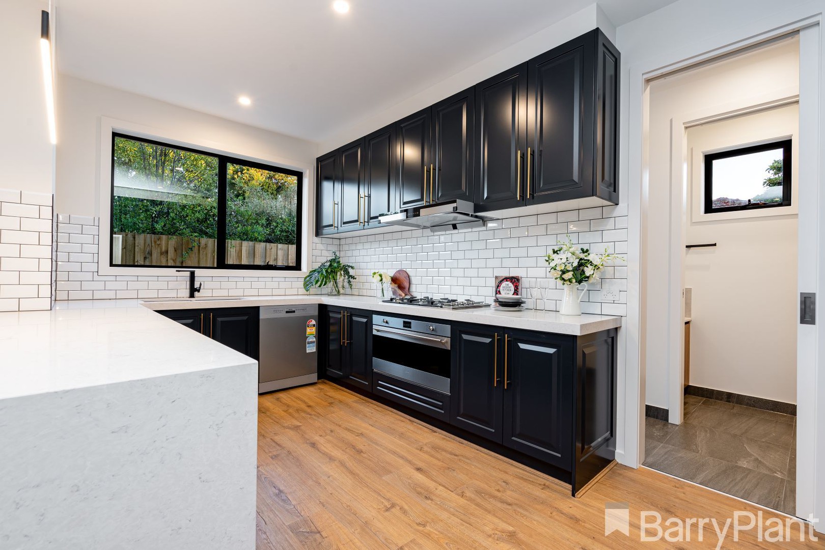 2/254 Lawrence RoadMount Waverley, VIC 3149, Mount Waverley - Thumbnail 2