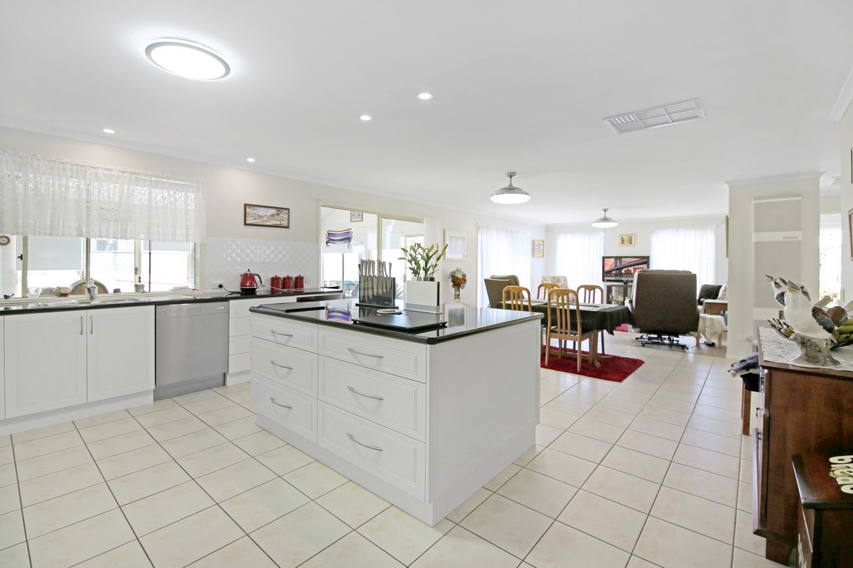 13 Monash DriveBenalla, VIC 3672, Benalla - Thumbnail 3