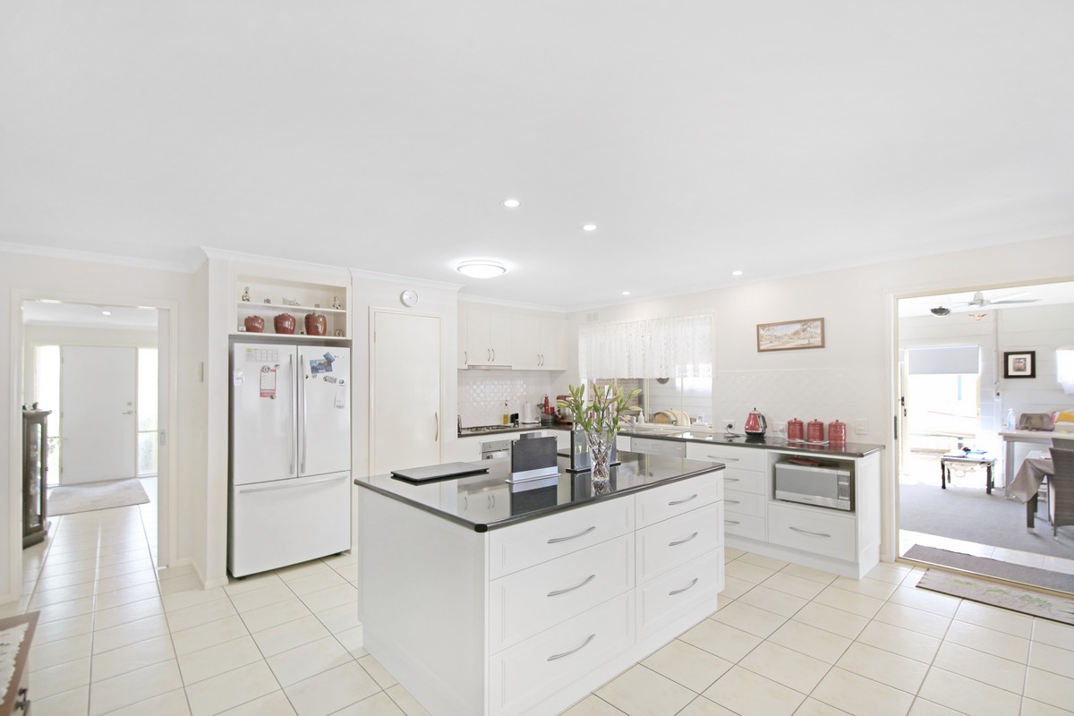13 Monash DriveBenalla, VIC 3672, Benalla - Thumbnail 5