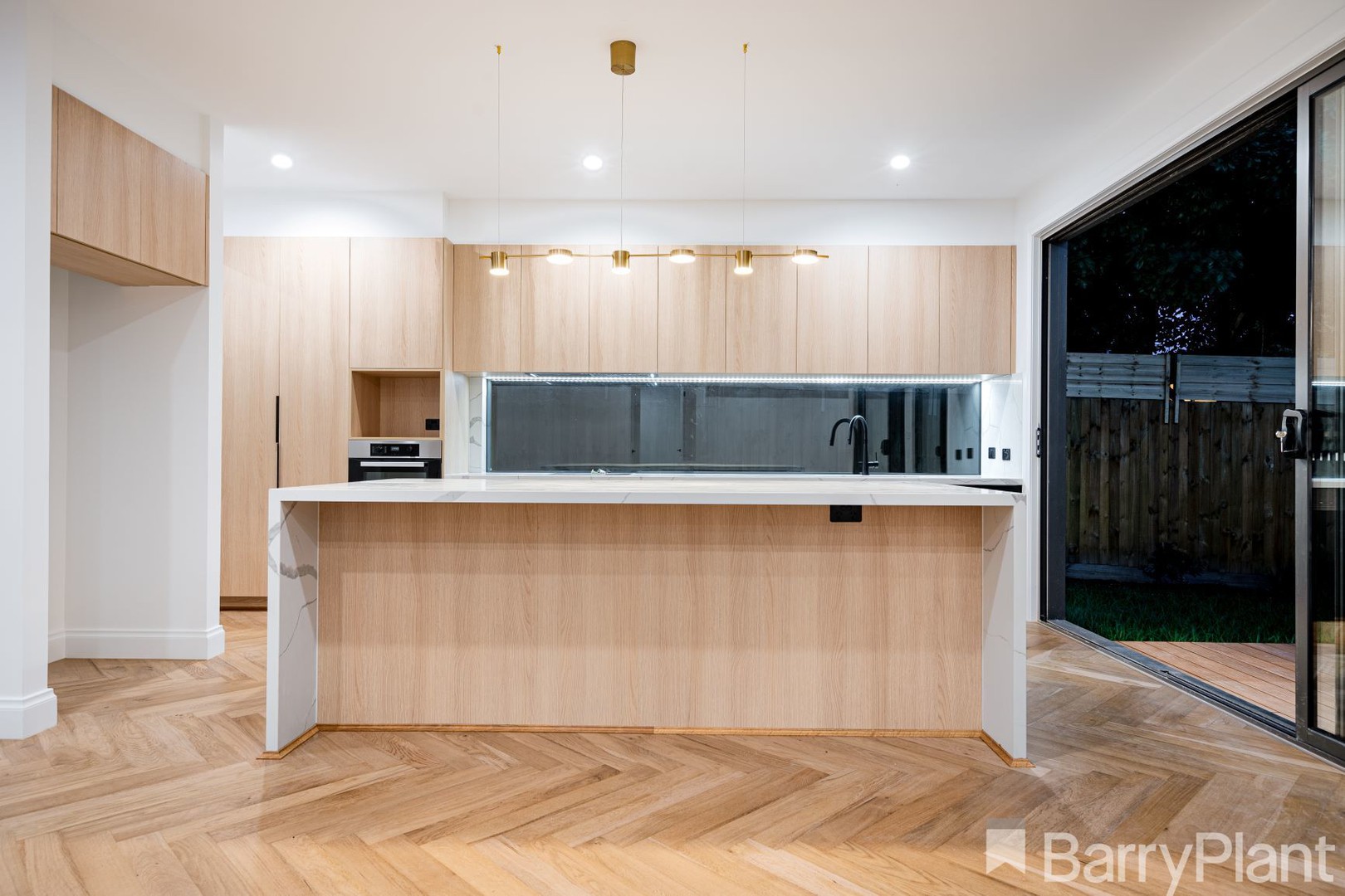 2/13 Wolseley AvenueGlen Waverley, VIC 3150, Glen Waverley - Thumbnail 2