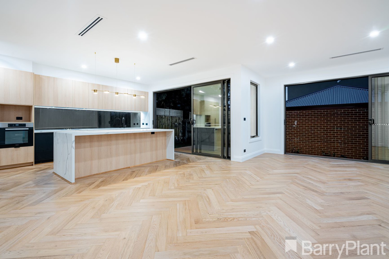 2/13 Wolseley AvenueGlen Waverley, VIC 3150, Glen Waverley - Thumbnail 3