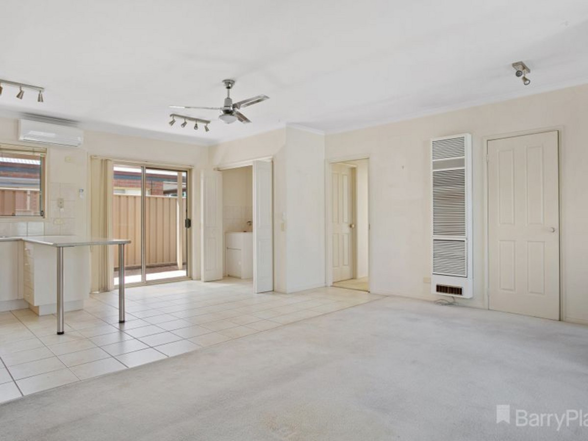 2/9 Allingham Street, Golden Square, VIC 3555 - Thumbnail 2 - 22/02/2021