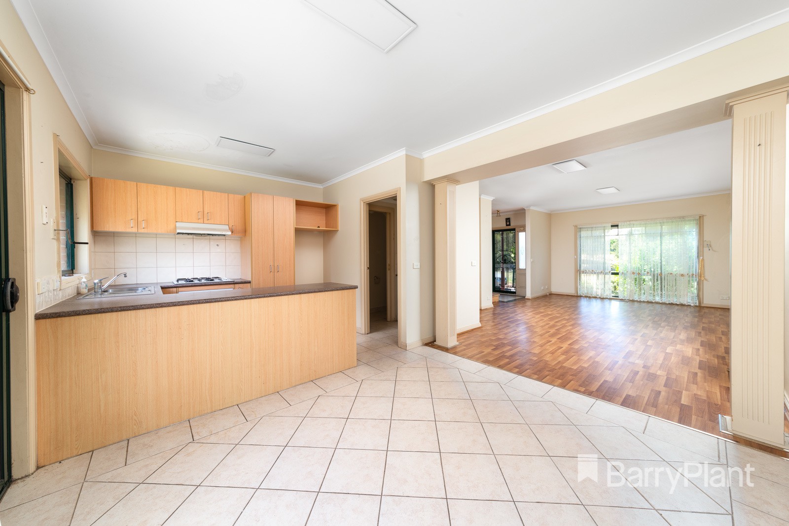 11/2-8 Knight CrescentRoxburgh Park, VIC 3064, Roxburgh Park - Thumbnail 2