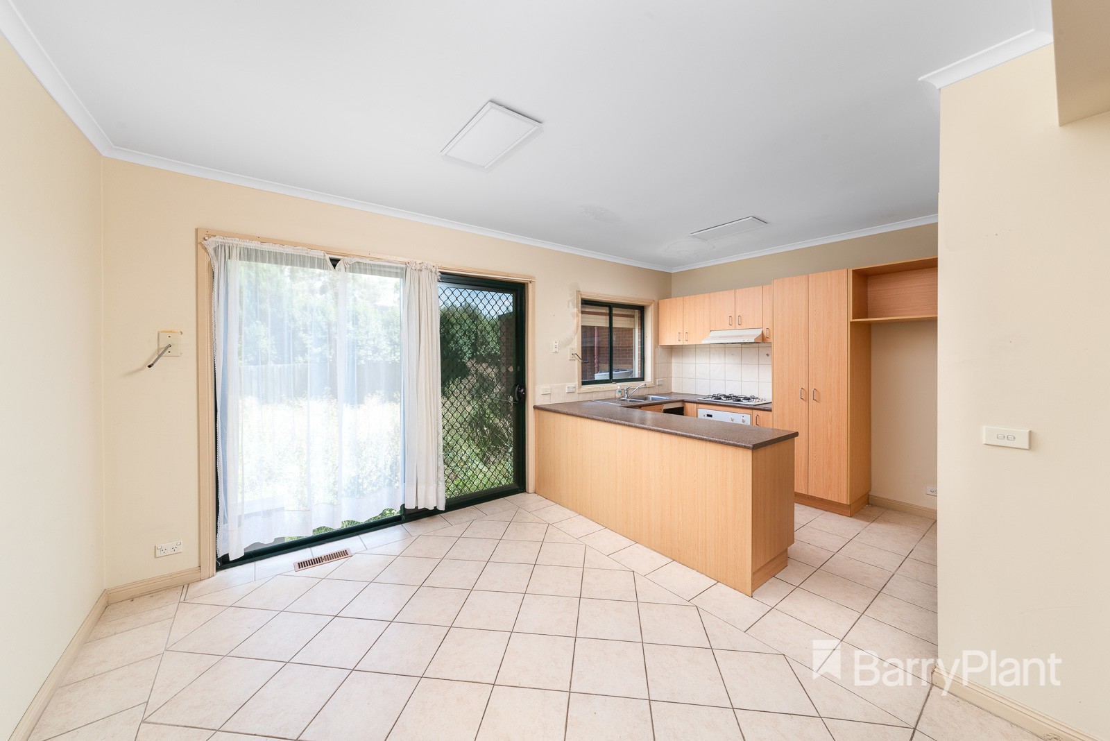 11/2-8 Knight CrescentRoxburgh Park, VIC 3064, Roxburgh Park - Thumbnail 3