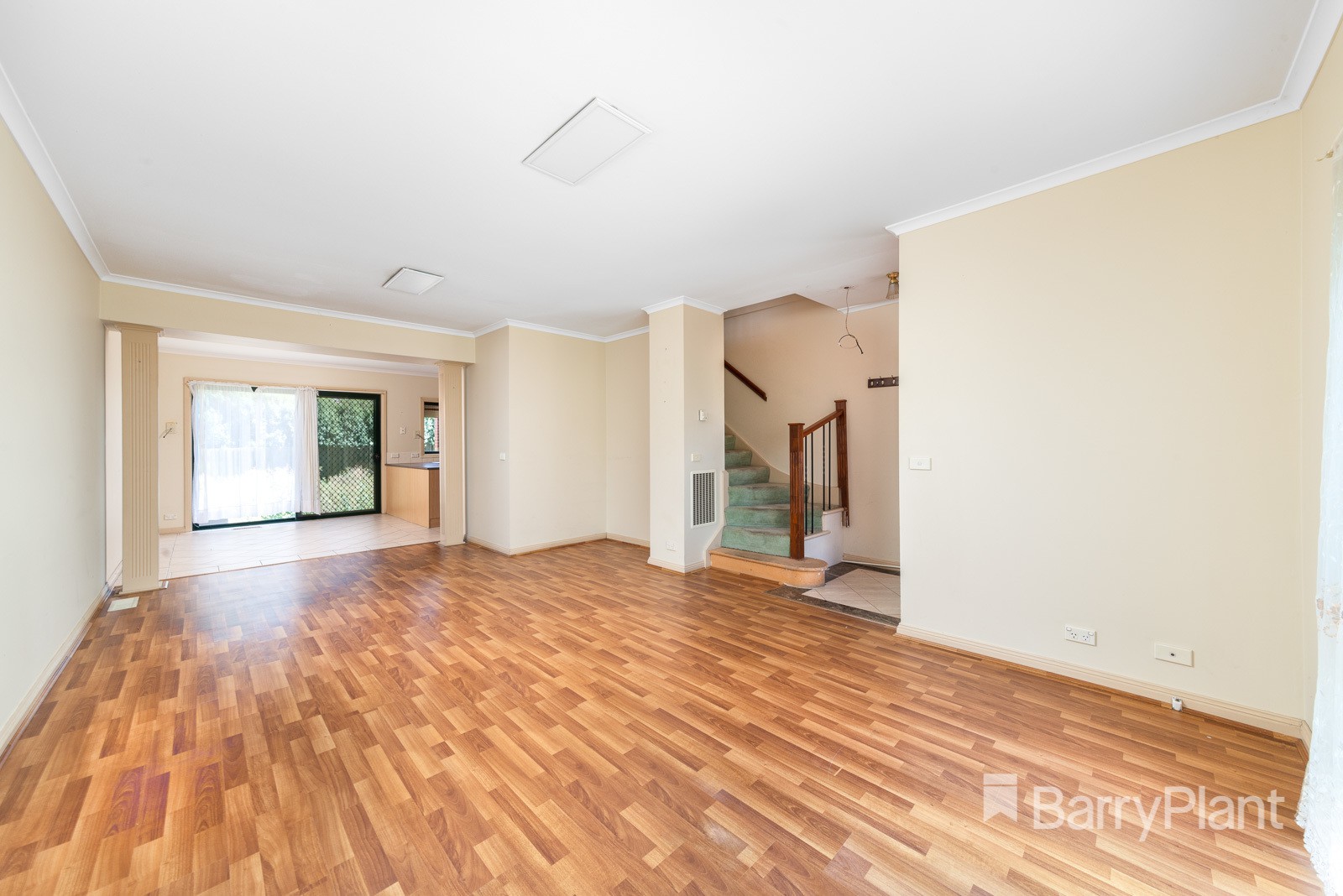 11/2-8 Knight CrescentRoxburgh Park, VIC 3064, Roxburgh Park - Thumbnail 4