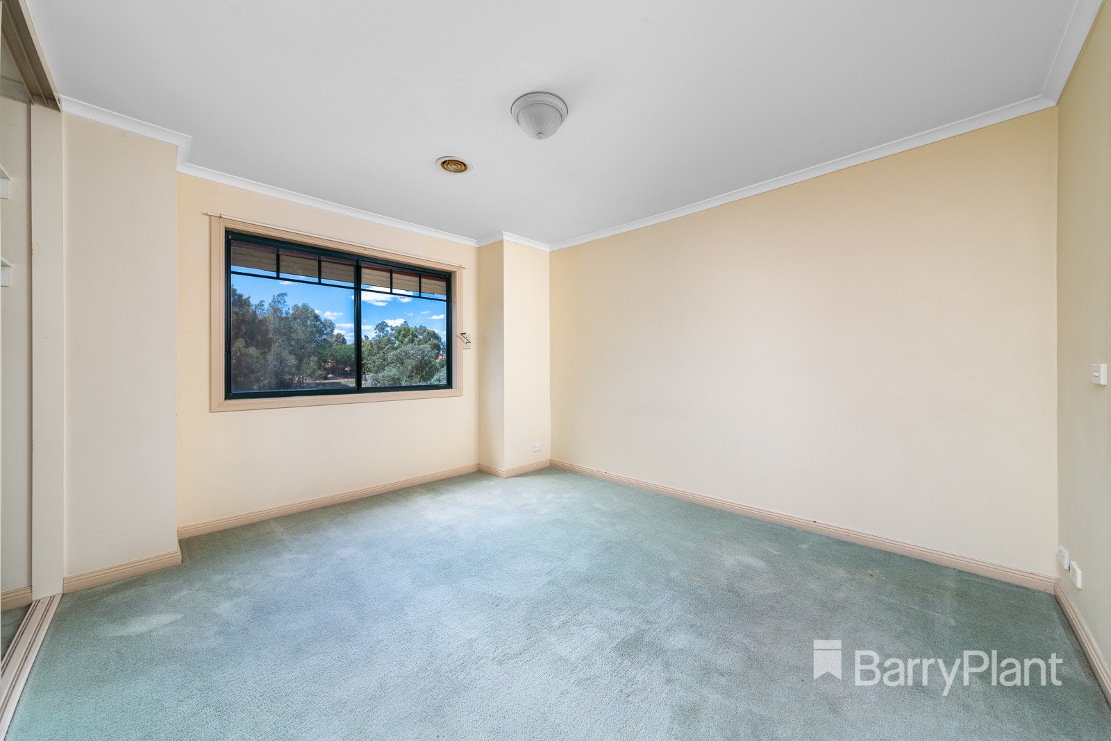 11/2-8 Knight CrescentRoxburgh Park, VIC 3064, Roxburgh Park - Thumbnail 5