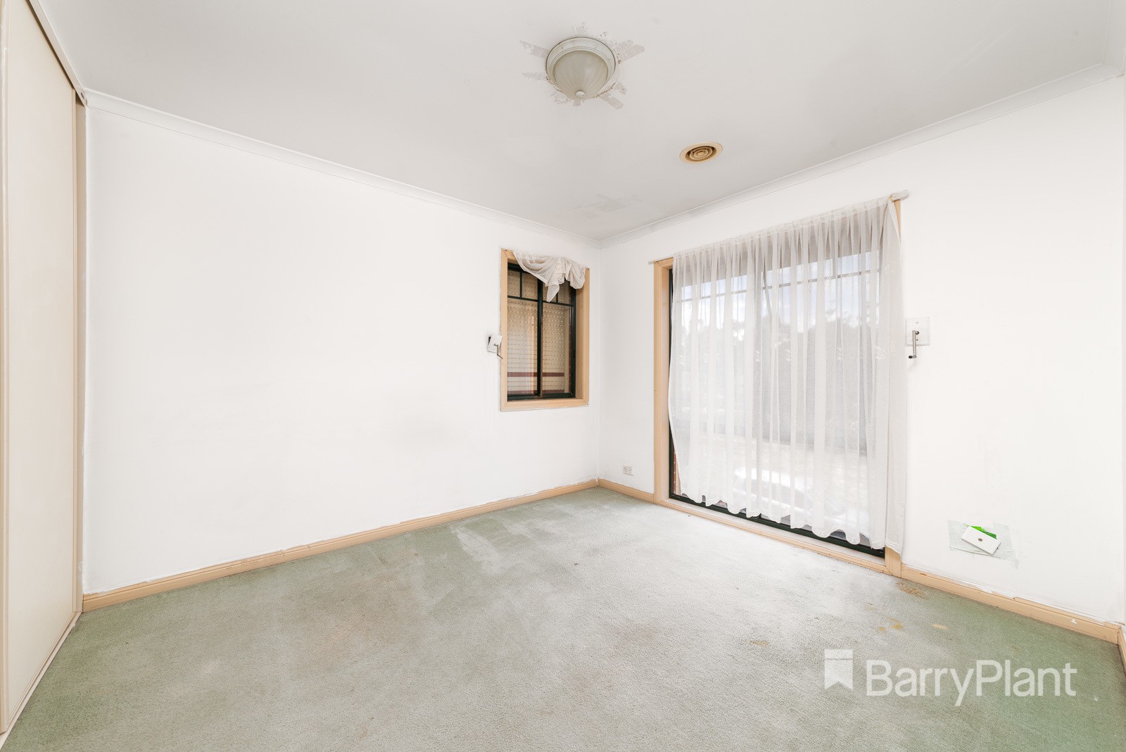 11/2-8 Knight CrescentRoxburgh Park, VIC 3064, Roxburgh Park - Thumbnail 6