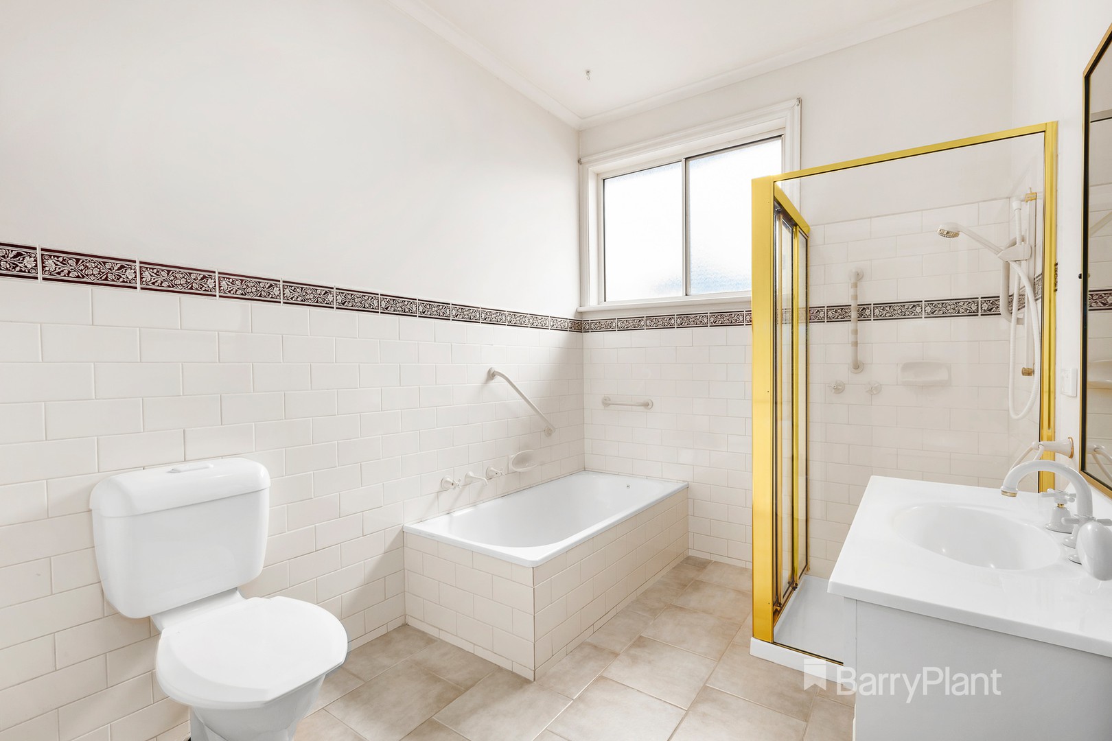 1/92 Broad Gully RoadDiamond Creek, VIC 3089, Diamond Creek - Thumbnail 2