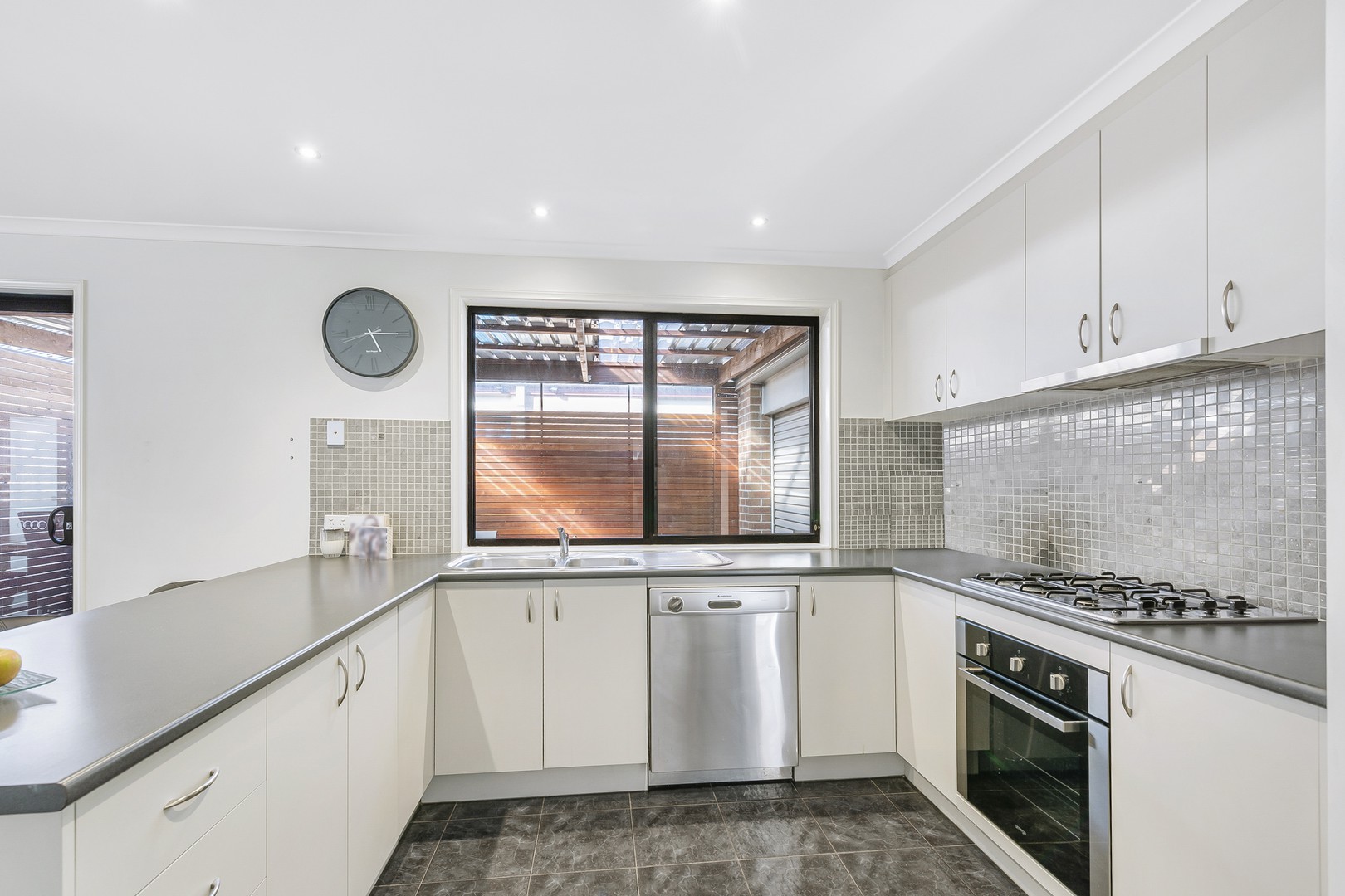 10 Holcolme StreetCaroline Springs, VIC 3023, Caroline Springs - Thumbnail 3