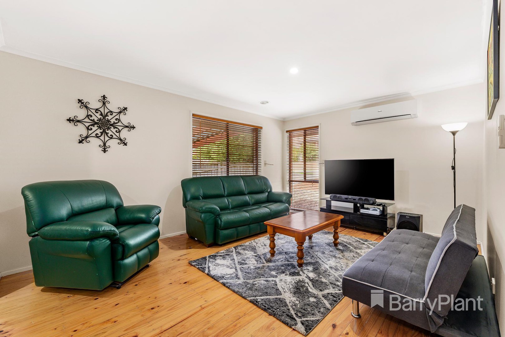 29 McLaughlin CrescentMill Park, VIC 3082, Mill Park - Thumbnail 2