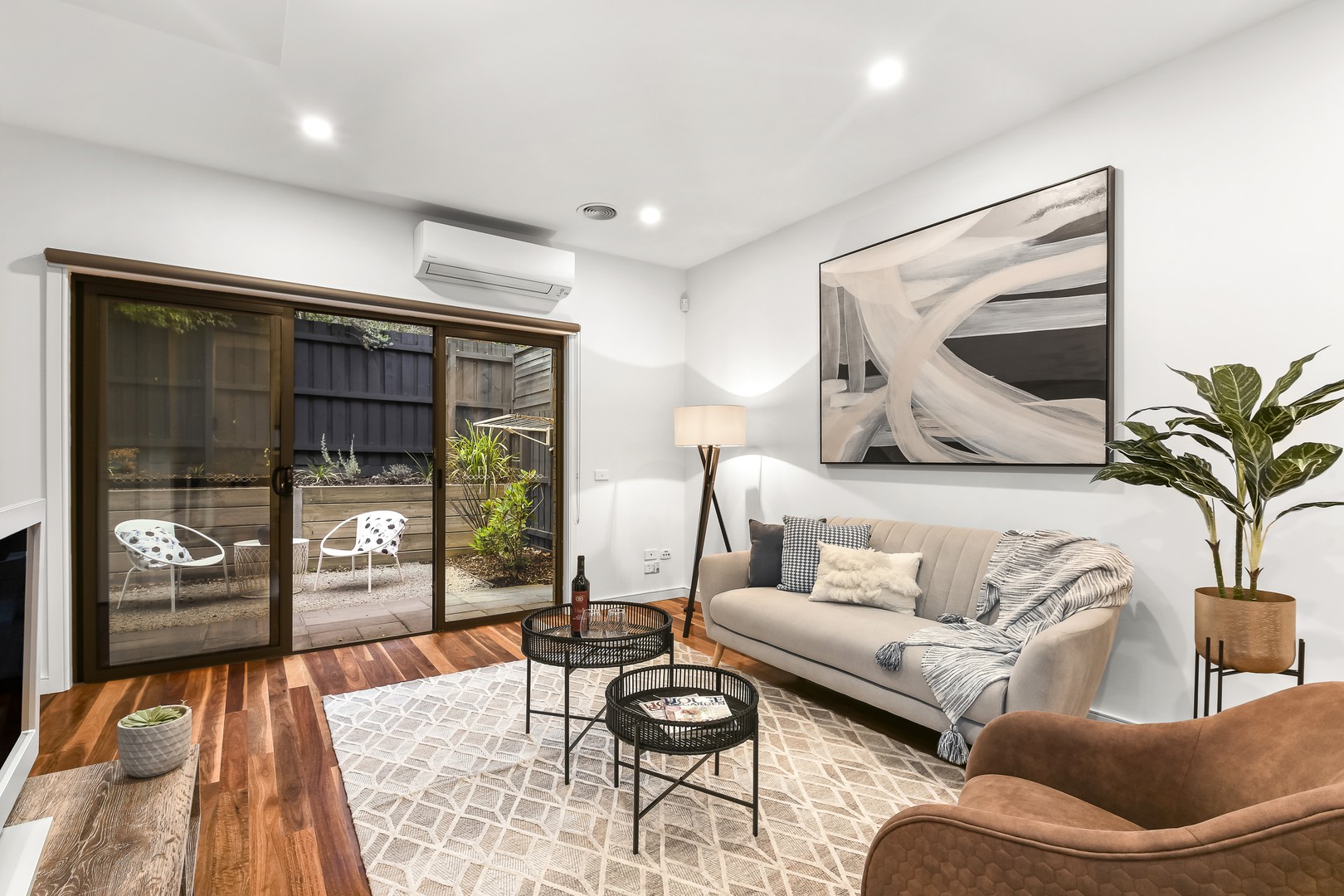 2/667 Whitehorse Road, Mitcham, VIC 3132, Mitcham - Thumbnail 2