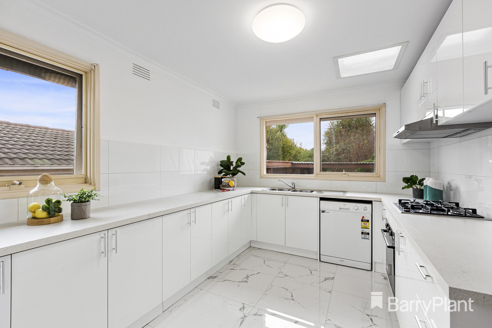 54 Hilltop CrescentBurwood East, VIC 3151, Burwood East - Thumbnail 2
