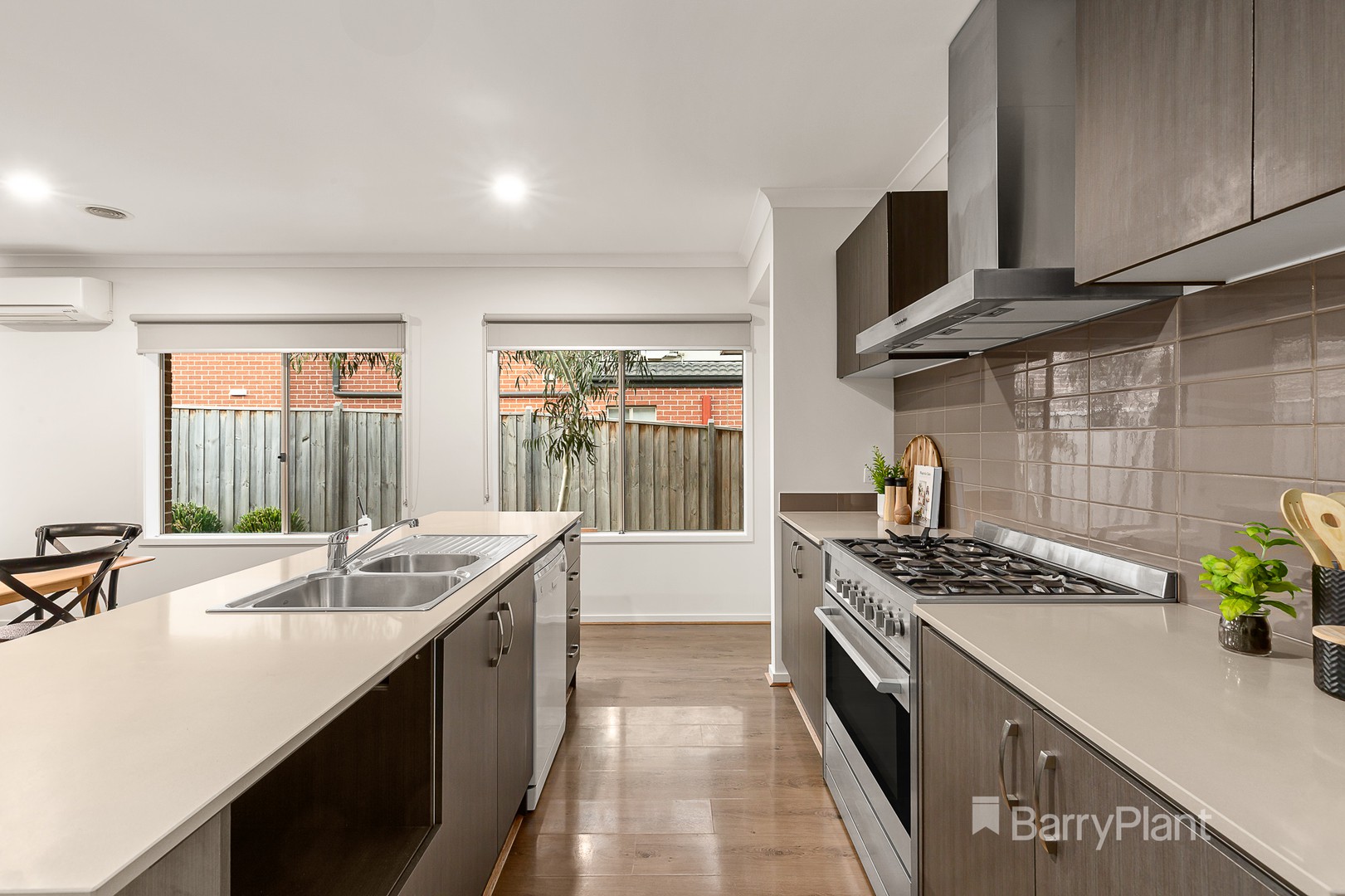 74 Evans DriveCroydon, VIC 3136, Croydon - Thumbnail 2